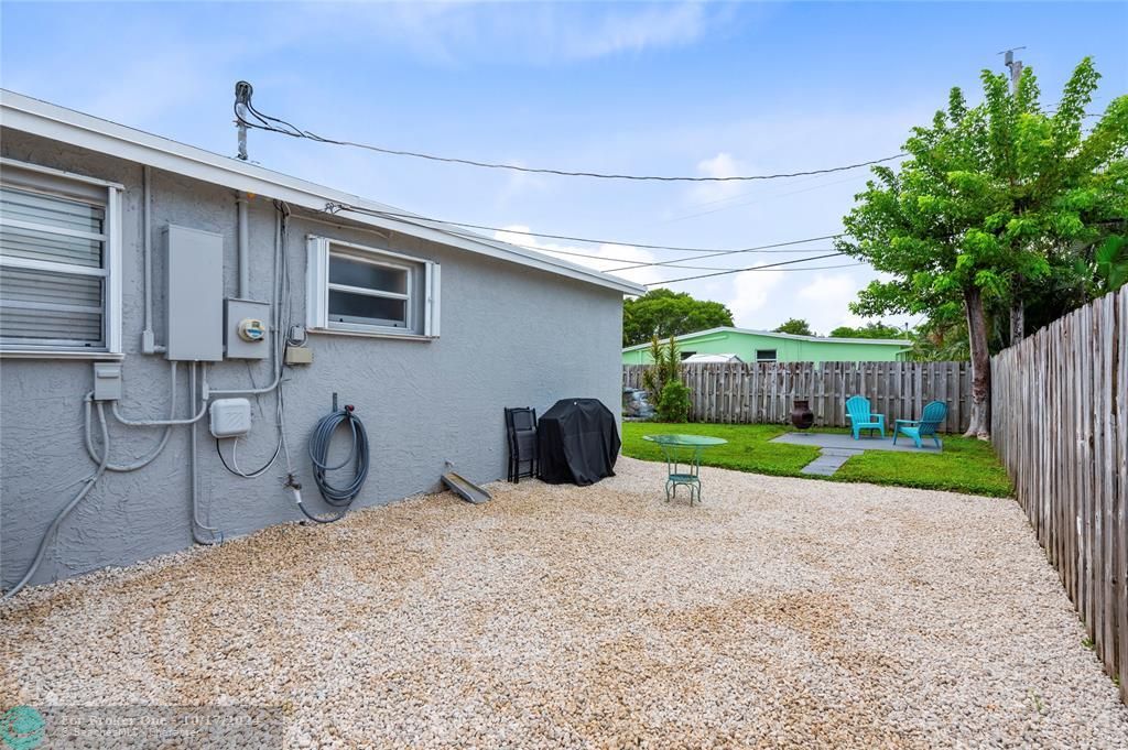 For Sale: $429,900 (2 beds, 2 baths, 1104 Square Feet)