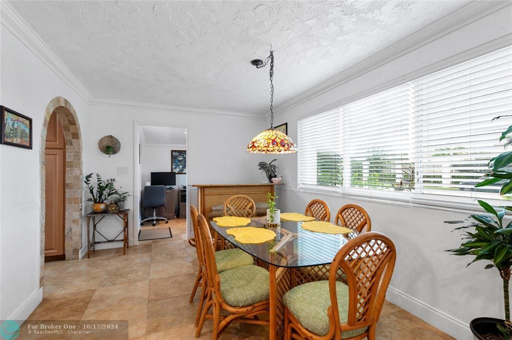 For Sale: $429,900 (2 beds, 2 baths, 1104 Square Feet)