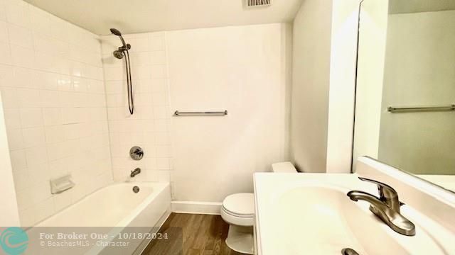 For Rent: $2,100 (2 beds, 2 baths, 1112 Square Feet)