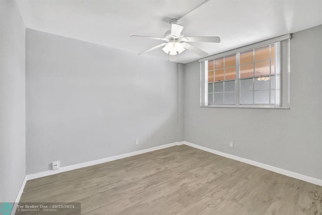 For Sale: $249,900 (2 beds, 2 baths, 984 Square Feet)