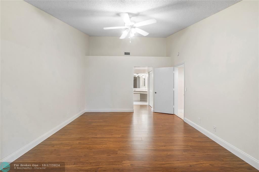 For Sale: $359,000 (2 beds, 2 baths, 1555 Square Feet)