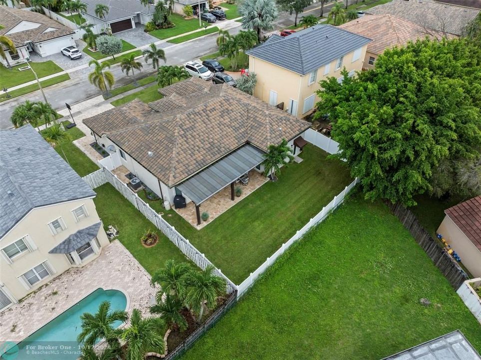 En Venta: $739,900 (3 camas, 2 baños, 2076 Pies cuadrados)