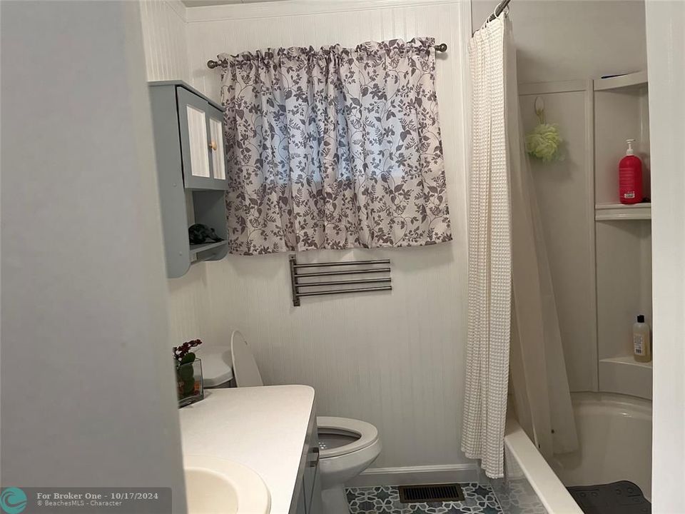 For Sale: $199,000 (2 beds, 2 baths, 994 Square Feet)