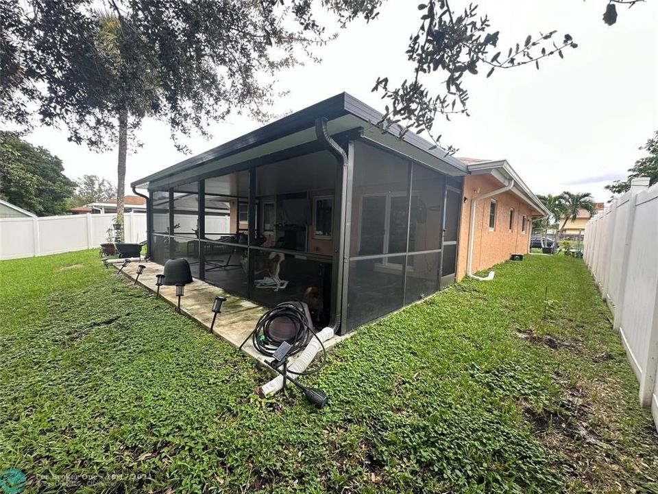 En Venta: $699,000 (3 camas, 2 baños, 1737 Pies cuadrados)