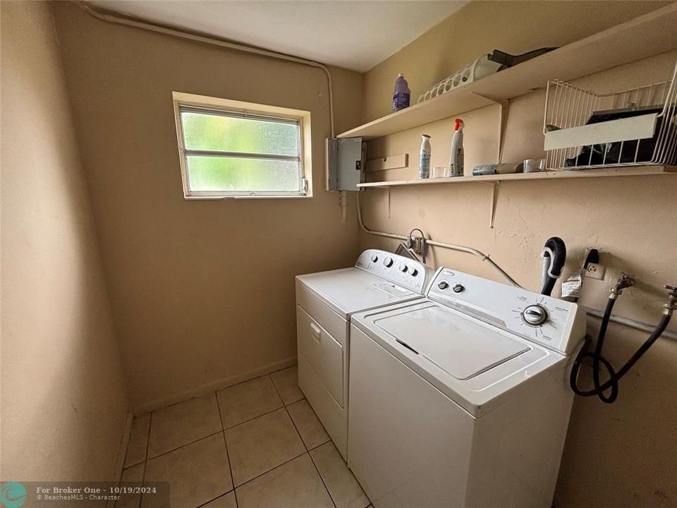 For Sale: $2,400 (3 beds, 1 baths, 1000 Square Feet)