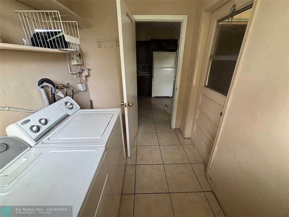 For Sale: $2,400 (3 beds, 1 baths, 1000 Square Feet)