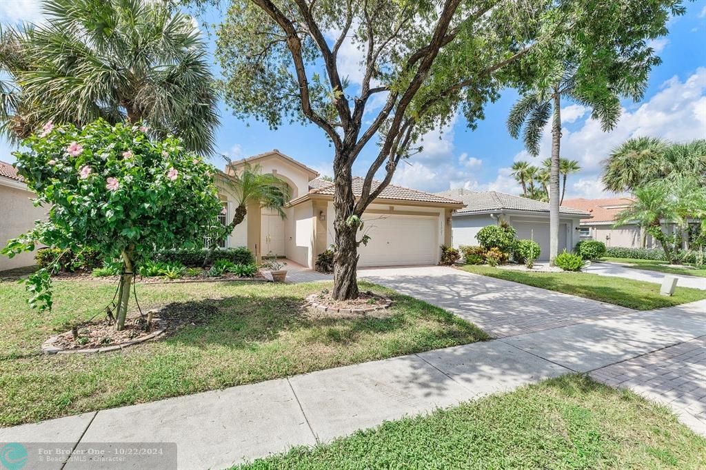 For Sale: $515,000 (3 beds, 2 baths, 1772 Square Feet)