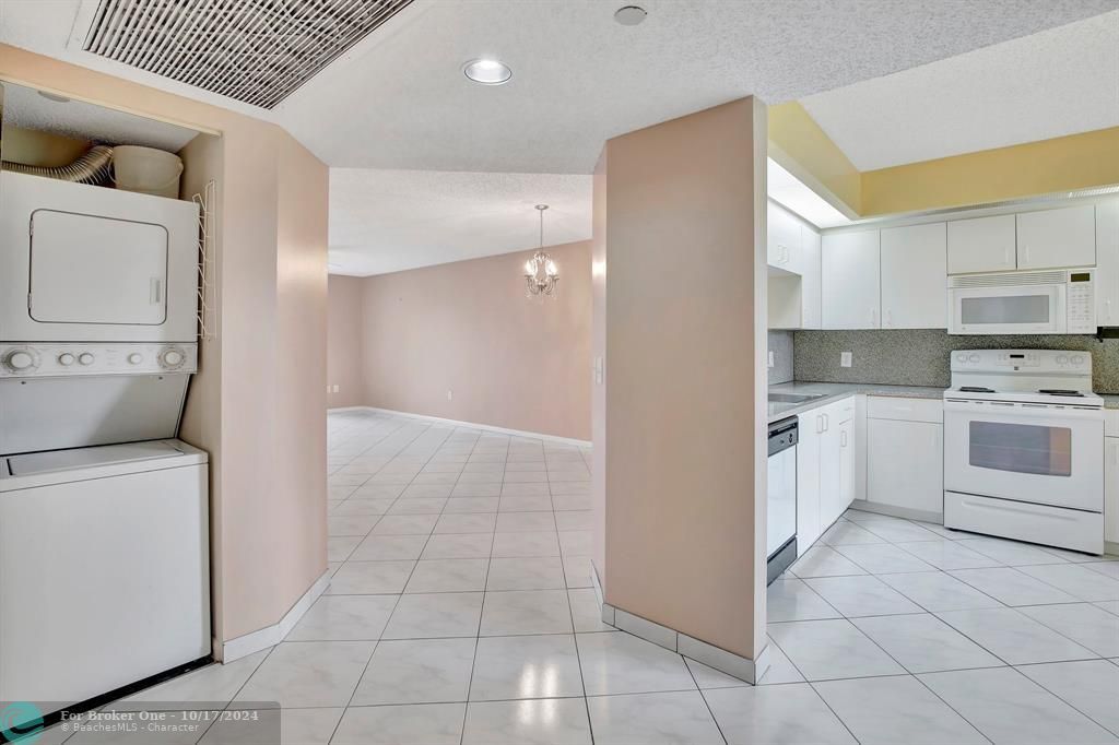 For Sale: $249,500 (2 beds, 2 baths, 1207 Square Feet)