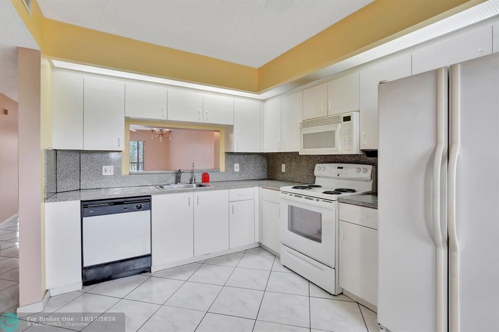 For Sale: $249,500 (2 beds, 2 baths, 1207 Square Feet)