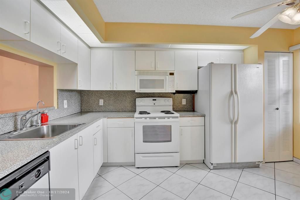 For Sale: $249,500 (2 beds, 2 baths, 1207 Square Feet)