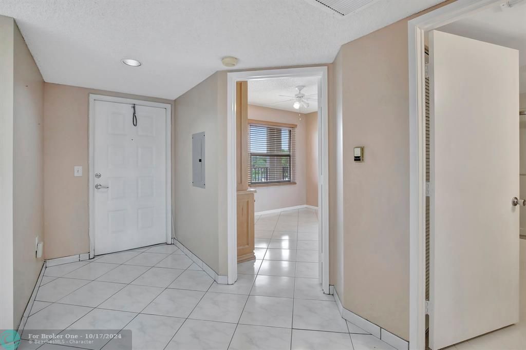 For Sale: $249,500 (2 beds, 2 baths, 1207 Square Feet)