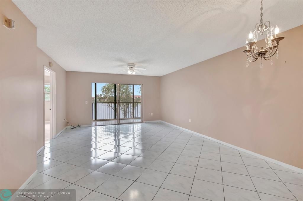 For Sale: $249,500 (2 beds, 2 baths, 1207 Square Feet)