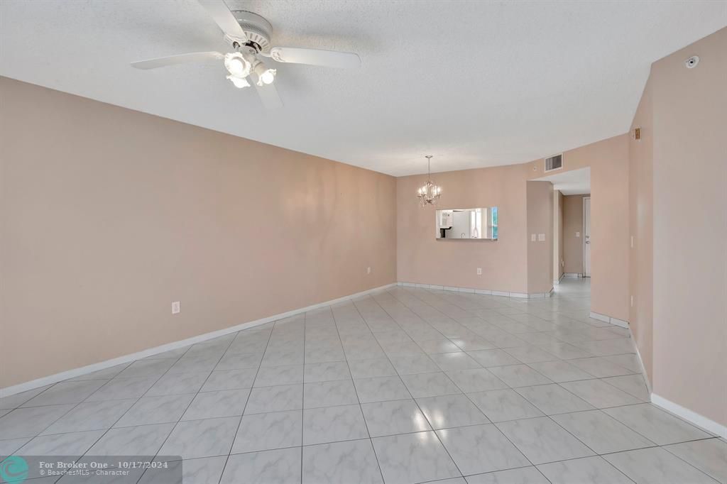 For Sale: $249,500 (2 beds, 2 baths, 1207 Square Feet)