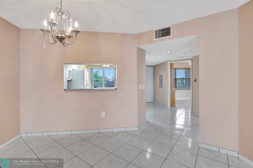 For Sale: $249,500 (2 beds, 2 baths, 1207 Square Feet)