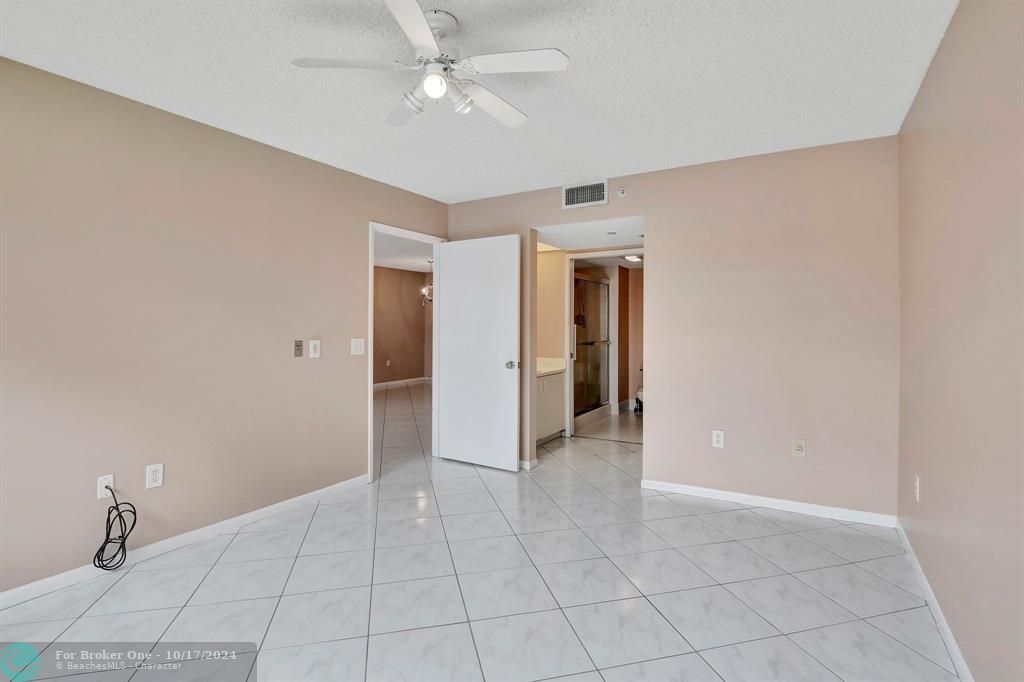 For Sale: $249,500 (2 beds, 2 baths, 1207 Square Feet)