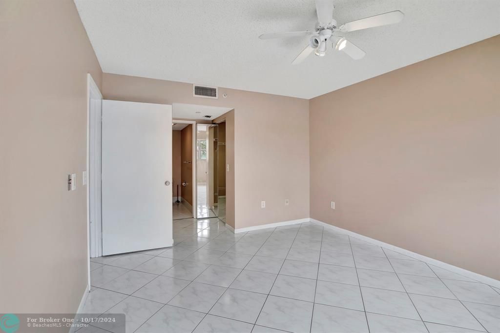 For Sale: $249,500 (2 beds, 2 baths, 1207 Square Feet)