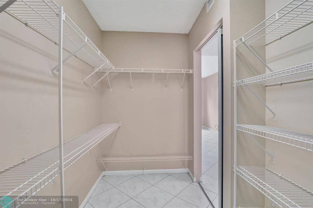 For Sale: $249,500 (2 beds, 2 baths, 1207 Square Feet)