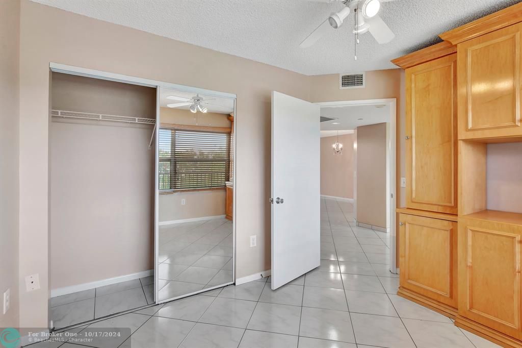 For Sale: $249,500 (2 beds, 2 baths, 1207 Square Feet)