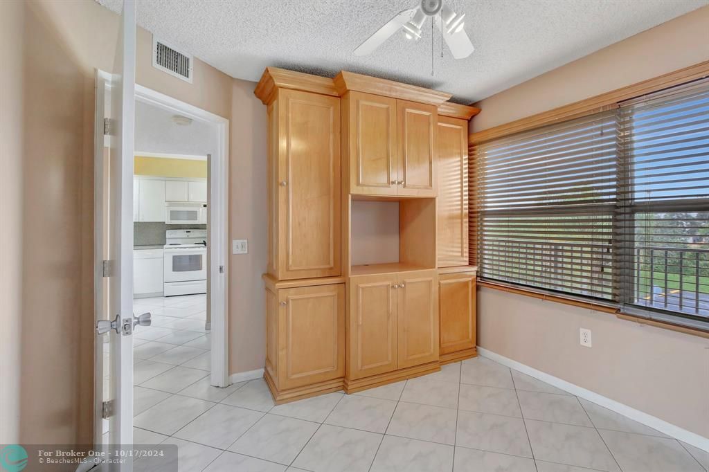 For Sale: $249,500 (2 beds, 2 baths, 1207 Square Feet)