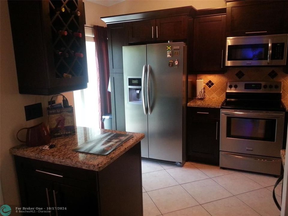 For Sale: $369,000 (2 beds, 2 baths, 1323 Square Feet)