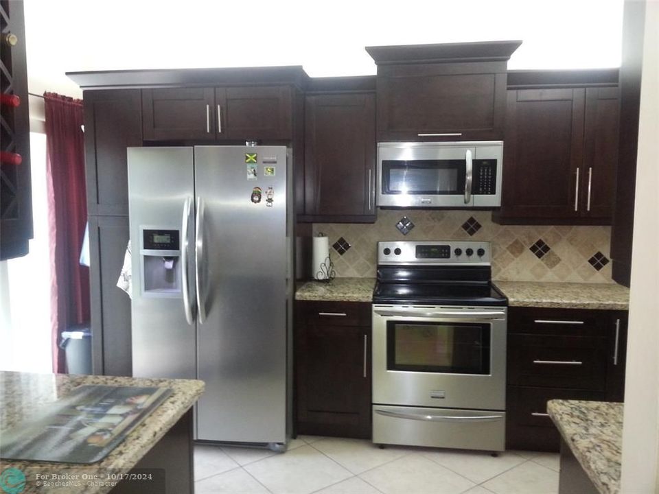 For Sale: $369,000 (2 beds, 2 baths, 1323 Square Feet)