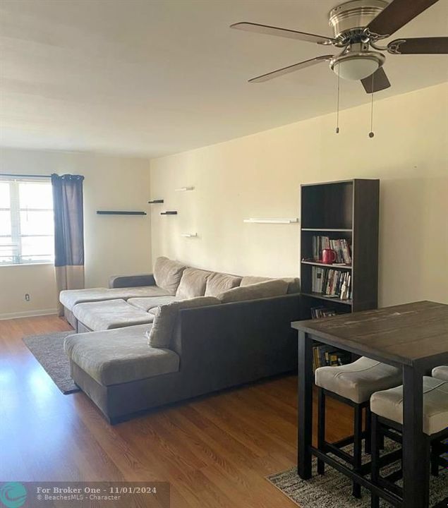 For Rent: $1,575 (1 beds, 1 baths, 720 Square Feet)