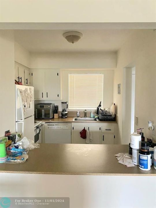 For Rent: $1,575 (1 beds, 1 baths, 720 Square Feet)