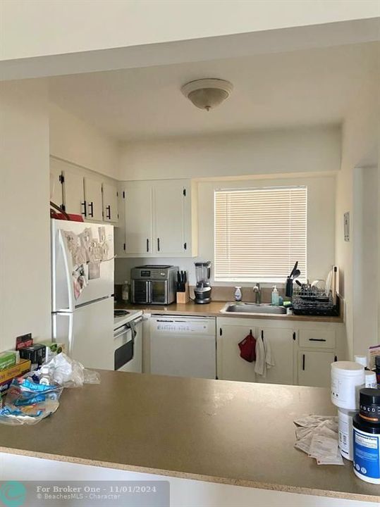 For Rent: $1,575 (1 beds, 1 baths, 720 Square Feet)