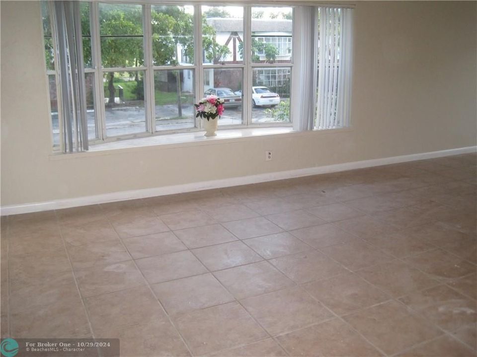 For Sale: $199,900 (3 beds, 2 baths, 1350 Square Feet)