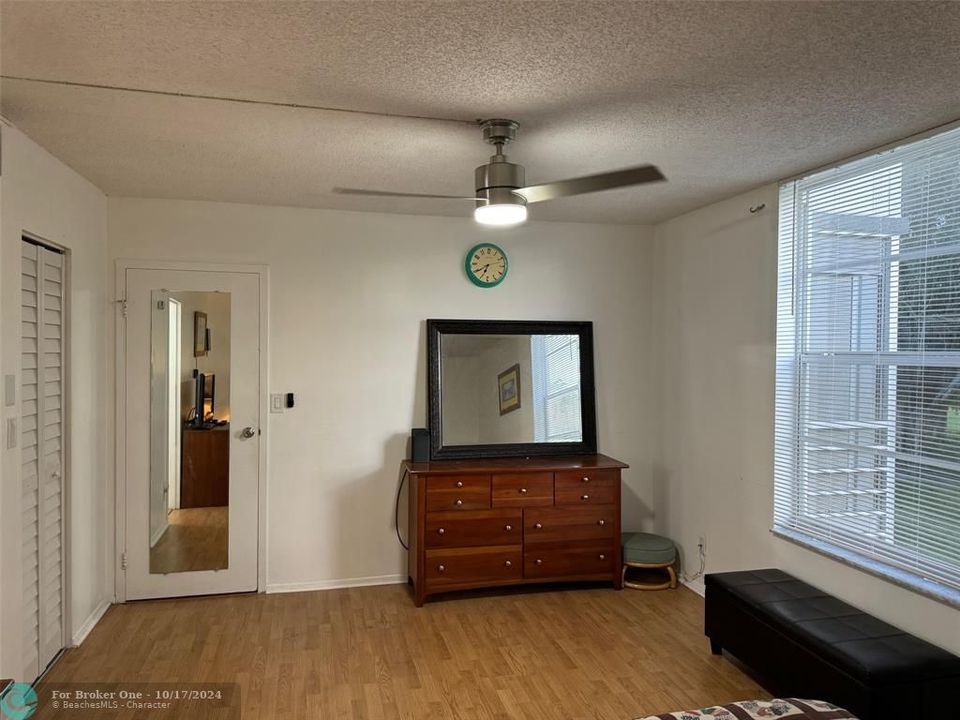 For Sale: $179,999 (2 beds, 2 baths, 1180 Square Feet)