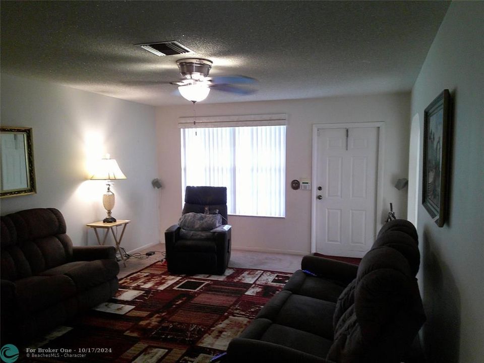 For Sale: $330,000 (2 beds, 2 baths, 1332 Square Feet)