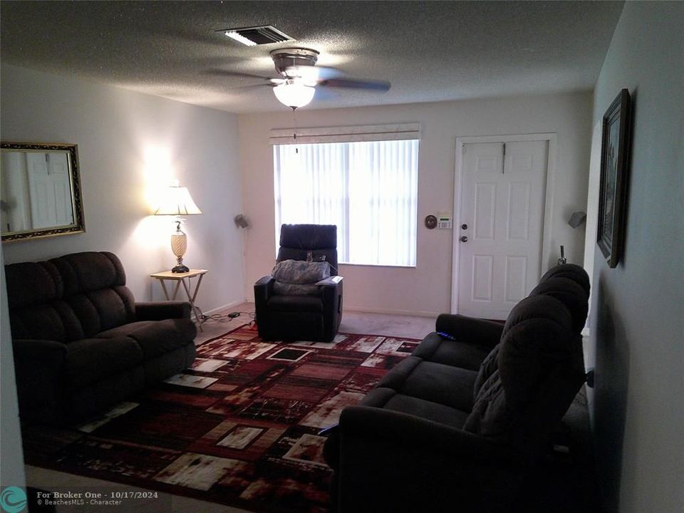 For Sale: $330,000 (2 beds, 2 baths, 1332 Square Feet)