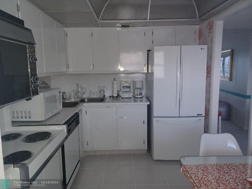 For Rent: $2,900 (2 beds, 2 baths, 1228 Square Feet)