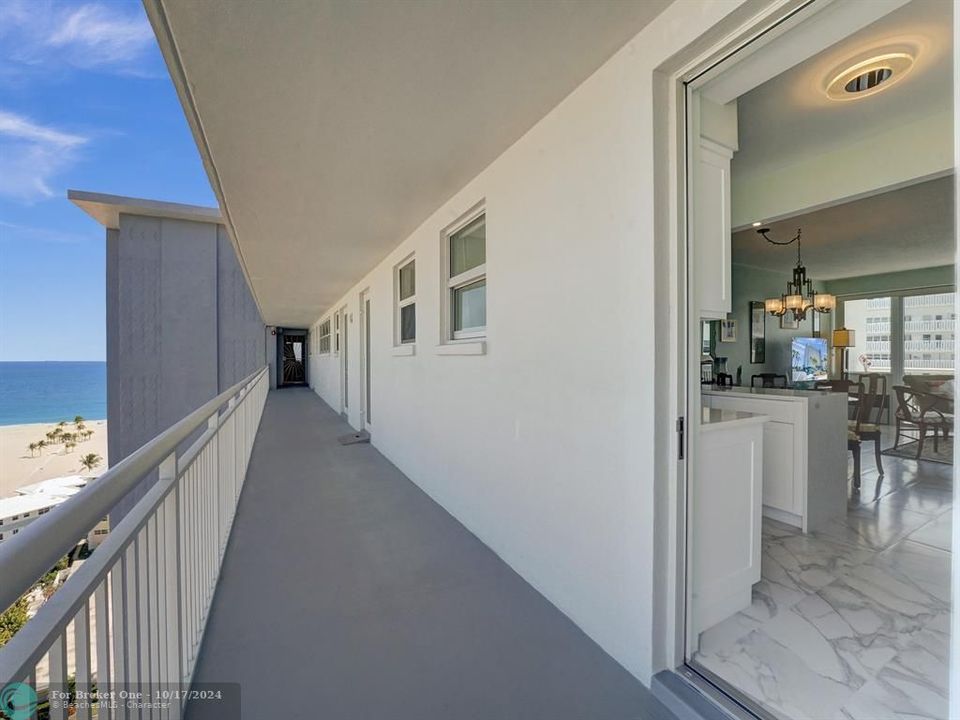 For Sale: $389,900 (1 beds, 1 baths, 805 Square Feet)