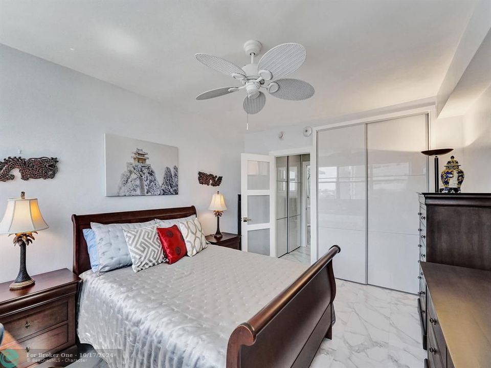 For Sale: $389,900 (1 beds, 1 baths, 805 Square Feet)