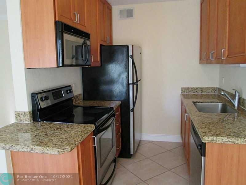 For Sale: $268,000 (2 beds, 1 baths, 725 Square Feet)