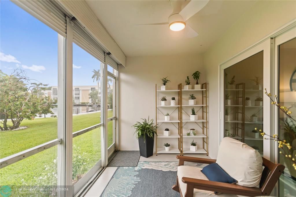 For Sale: $397,500 (2 beds, 2 baths, 1100 Square Feet)