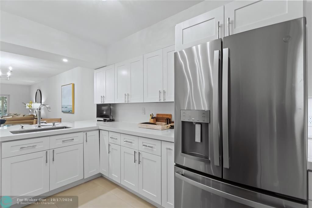 For Sale: $397,500 (2 beds, 2 baths, 1100 Square Feet)