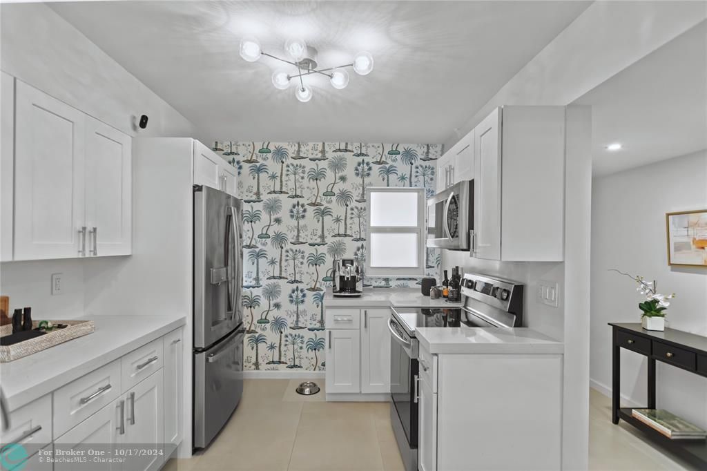 For Sale: $397,500 (2 beds, 2 baths, 1100 Square Feet)