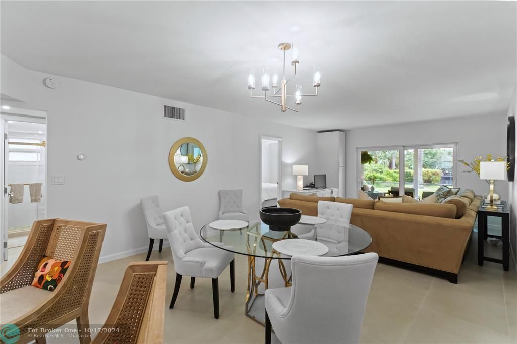 For Sale: $397,500 (2 beds, 2 baths, 1100 Square Feet)