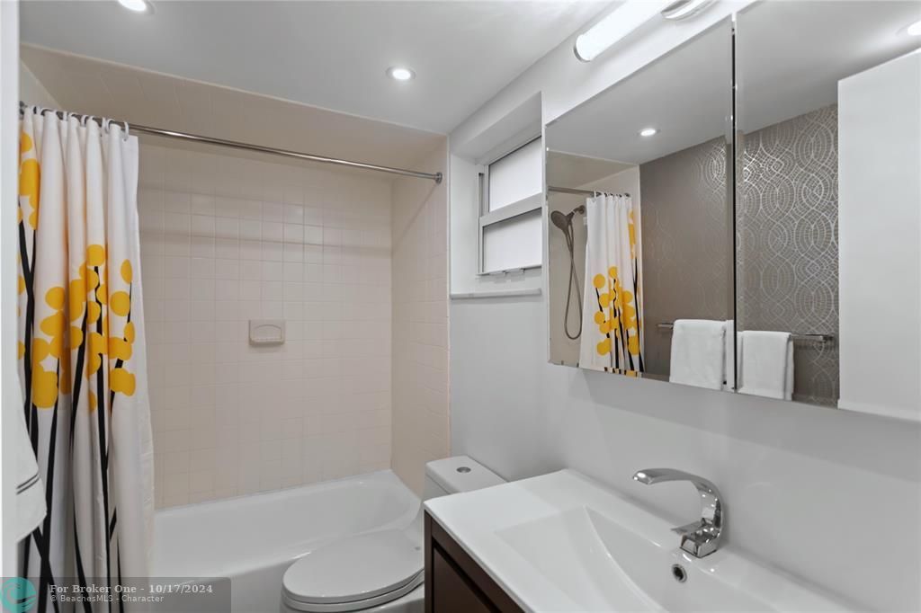 For Sale: $397,500 (2 beds, 2 baths, 1100 Square Feet)