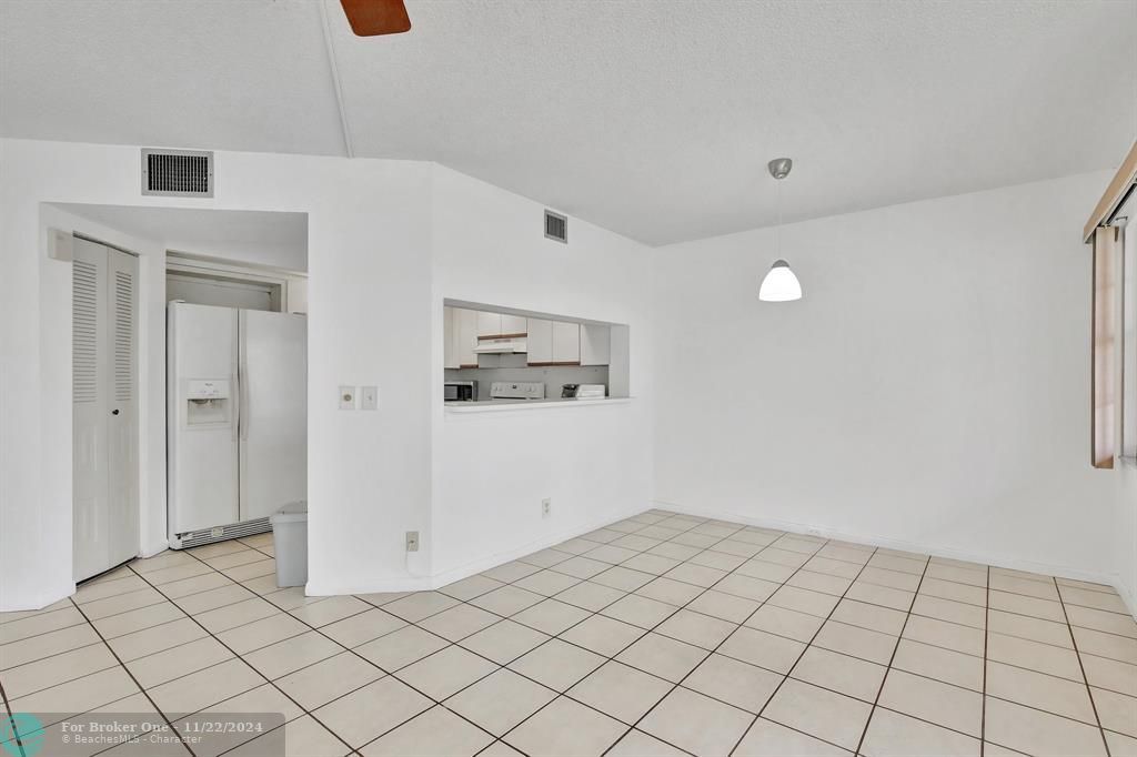 For Sale: $185,000 (1 beds, 1 baths, 1056 Square Feet)