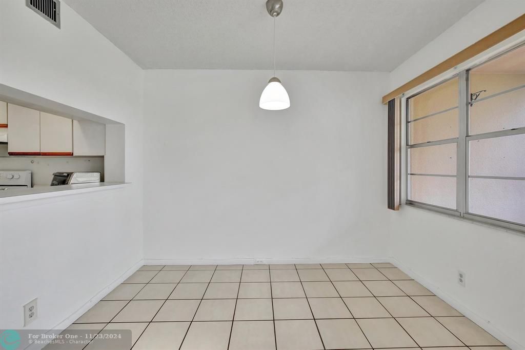 For Sale: $185,000 (1 beds, 1 baths, 1056 Square Feet)