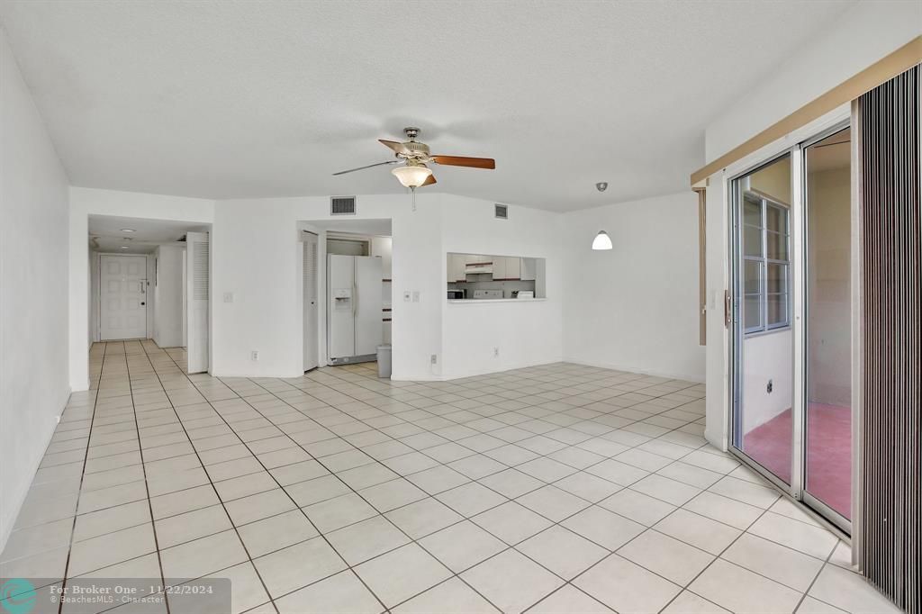 For Sale: $185,000 (1 beds, 1 baths, 1056 Square Feet)