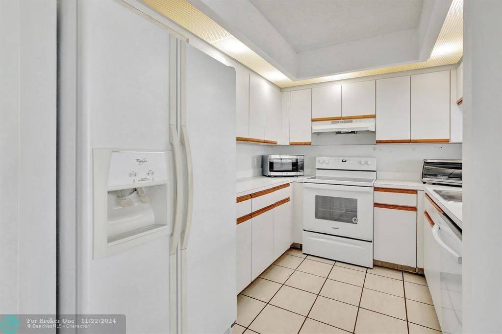 For Sale: $185,000 (1 beds, 1 baths, 1056 Square Feet)