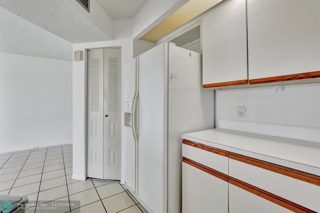 For Sale: $185,000 (1 beds, 1 baths, 1056 Square Feet)