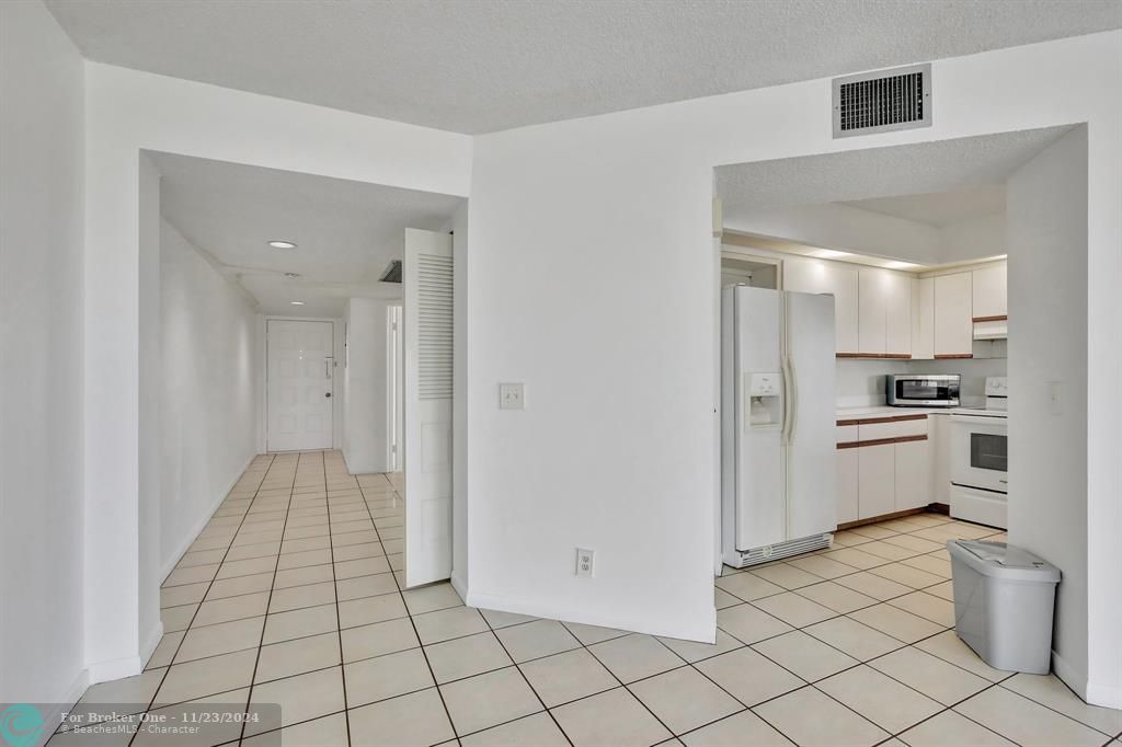 For Sale: $185,000 (1 beds, 1 baths, 1056 Square Feet)