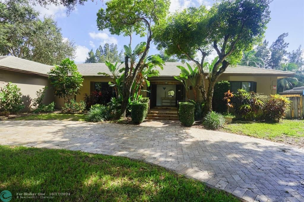 For Sale: $1,800,000 (5 beds, 3 baths, 3351 Square Feet)