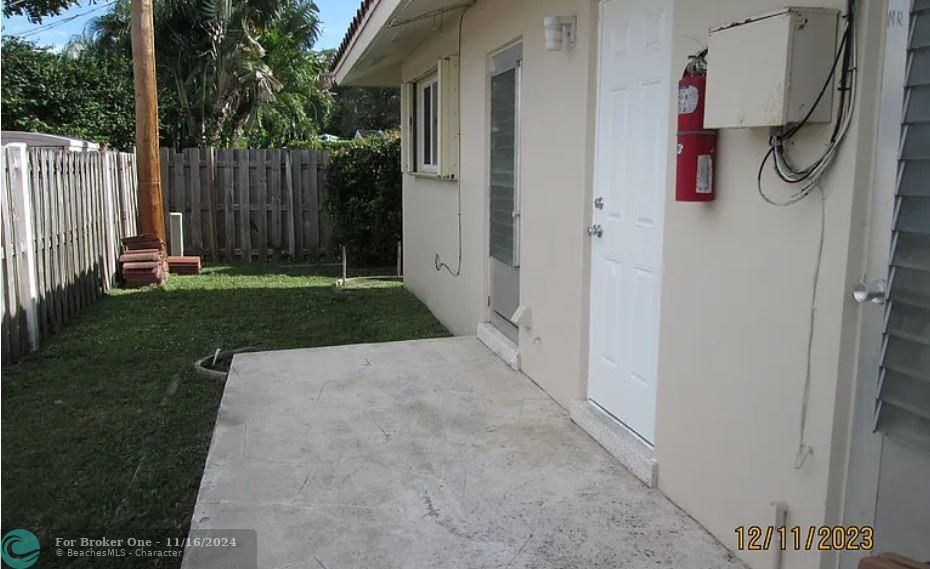 For Rent: $1,950 (2 beds, 1 baths, 900 Square Feet)