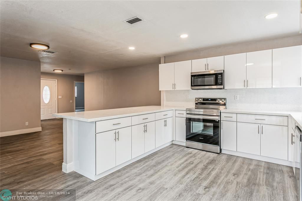 For Sale: $399,900 (4 beds, 2 baths, 1656 Square Feet)